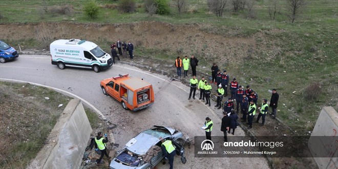 Çankırı'da devrilen otomobildeki 3 kişi öldü, 2 kişi yaralandı