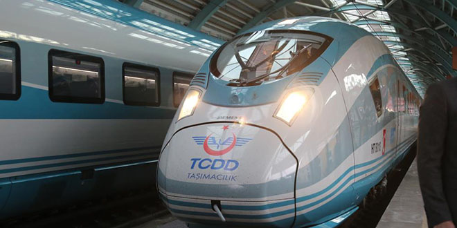 İlk seferine çıkan Yüksek Hızlı Tren Sivas'a ulaştı