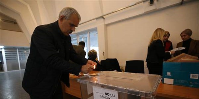Sınır kapılarında oy verme işlemi başladı