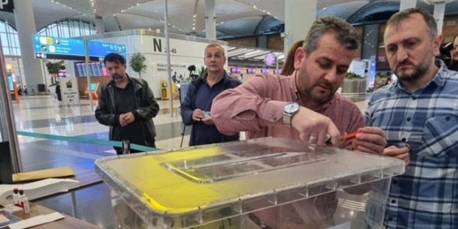 İstanbul Havalimanı'nda oy verme işlemi başladı
