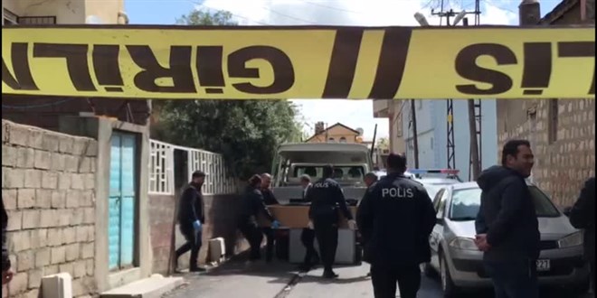 Diyarbakır'da bir kişi eşini ve kuzenini öldürdü