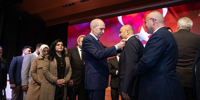 İstanbul'da Zafer Partisinden istifa eden 300 kişi AK Parti'ye katıldı