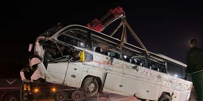 Bursa'da devrilen tur otobsndeki ikisi renci 3 kii ld, 44 kii yaraland
