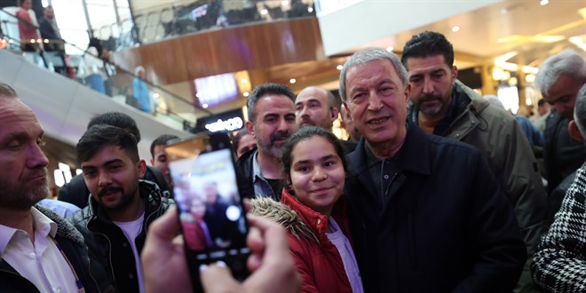 Bakanlar Akar ve Nebati, Kayseri'de gençlerle bir araya geldi