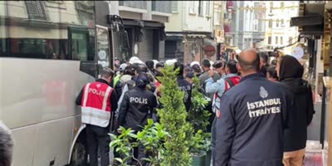 1 Mays'ta Taksim Meydan'na yrmek isteyen gruplara mdahale edildi
