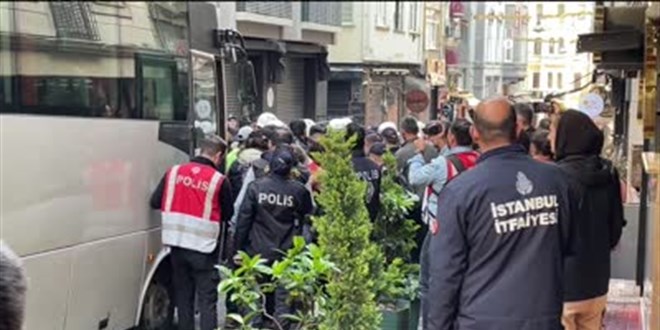 1 Mayıs'ta Taksim Meydanı'na yürümek isteyen gruplara müdahale edildi