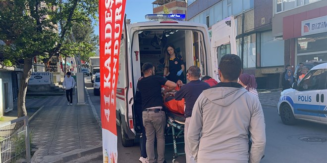 Kocaeli'de bir kişi, kendini kargocu olarak tanıtan şüpheli tarafından öldürüldü