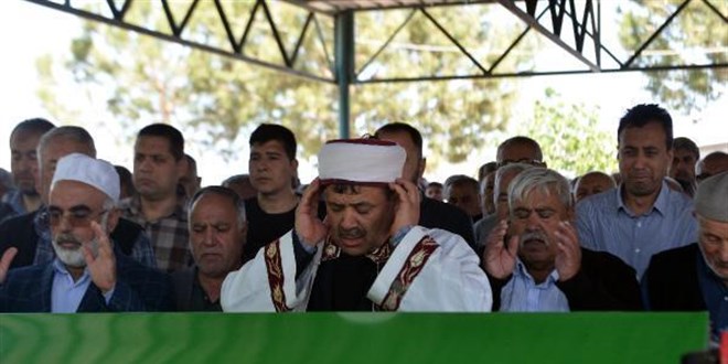 İmamın en zor görevi! Annesi ve kız kardeşinin cenaze namazını kıldırdı
