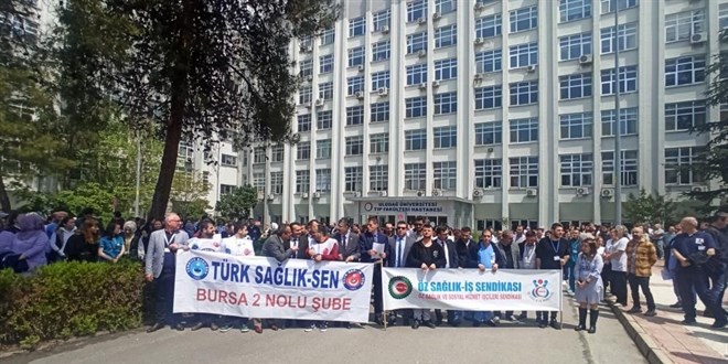 Bursa'da 2 hasta yakını tarafından darbedilen profesör için sağlıkçılardan tepki