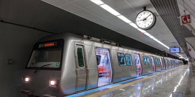 İstanbul'da metro seferlerine miting düzenlemesi