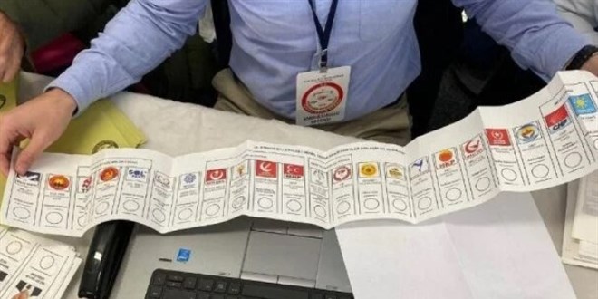 Avustralya'da oy pusulasının 'mühürlü' çıkması hakkında suç duyurusu