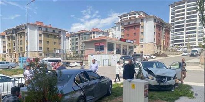 Trafik kazasında MHP'nin milletvekili adayının da aralarında bulunduğu 4 kişi yaralandı