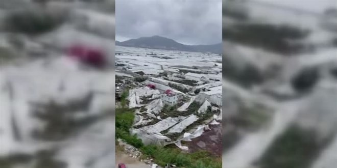Mersin'de frtna i yerleri ve seralara zarar verdi