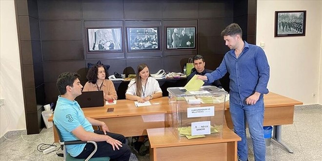 Seçmenler 10 ülkede daha sandık başına gitti