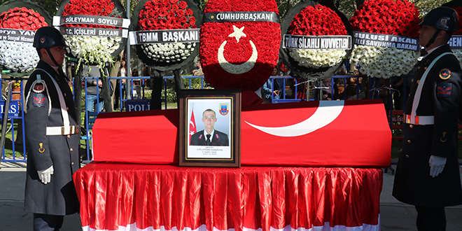 Otomobilin çarpması sonucu şehit olan jandarma personeline veda