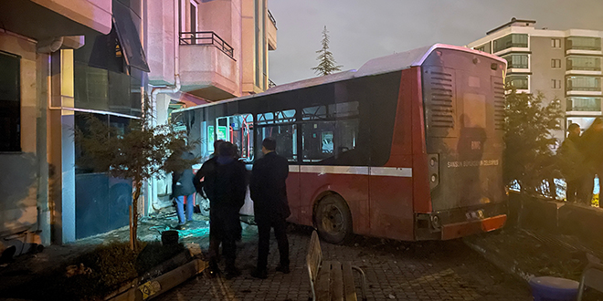 Samsun'da halk otobs renci yurduna girdi