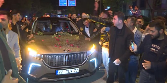 Bakan Varank, Togg ile geldiği Yalova'da konuştu