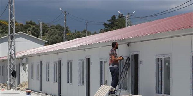 Hatay'da depremde büroları yıkılan avukatlar, prefabrik yazıhanelerde hizmet verecek