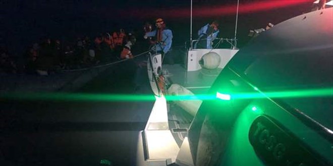 Çanakkale açıklarında 46 düzensiz göçmen kurtarıldı