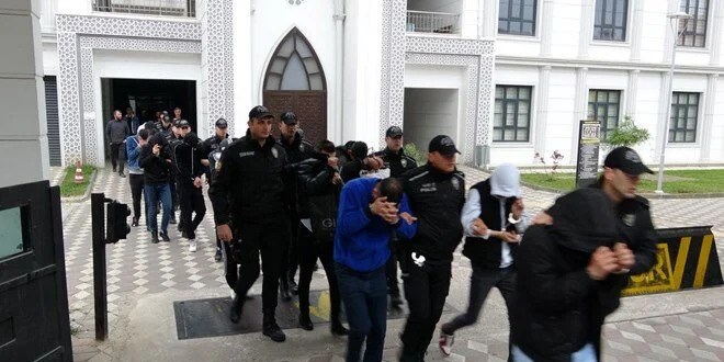 Sahte konteyner ve karavan ilanıyla depremzedeleri dolandıran 12 zanlı tutuklandı