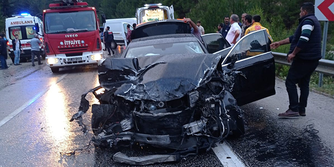 Isparta-Antalya karayolunda zincirleme kaza: 1 l, 4 yaral