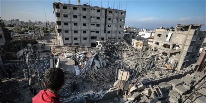 İsrail'in Gazze'ye yönelik hava saldırılarında salı gününden bu yana 15 bina yıkıldı