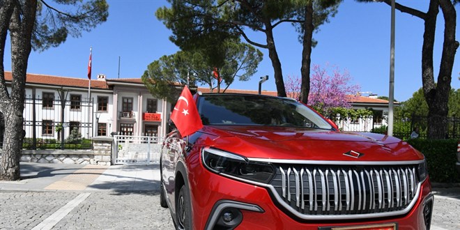 Muğla Valisi Tavlı, yerli otomobil Togg'u makam aracı yaptı