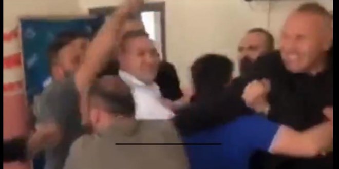Açık oy kullanımına engellemek isteyen vatandaş darp edildi