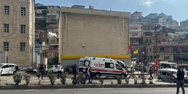 Hatay'da sebze ykl kamyon, ok sayda araca arpt: 3 l, 20 yaral