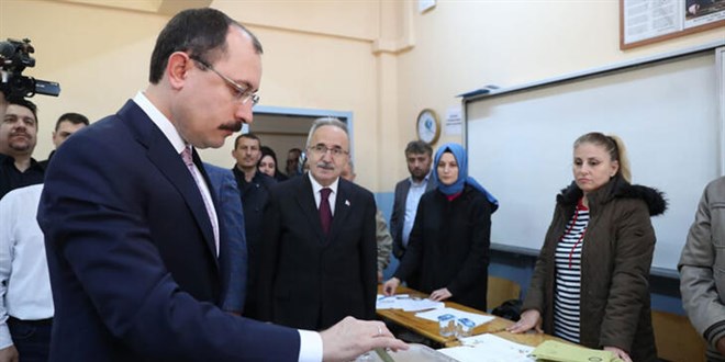 Bakan Muş'un sandığından Erdoğan çıktı