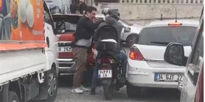 İstanbul'da trafikte dehşet anları! Takip edip, tehdit etti