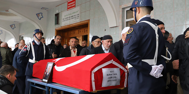 Trafik kazası sonrası yaşamını yitiren uzman çavuş defnedildi