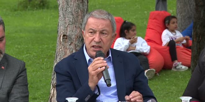 Bakan Akar, Kayseri'de depremzedelerle bir araya geldi