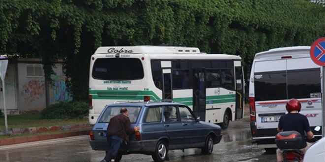 Adana'da sağanak ve dolu etkili oldu