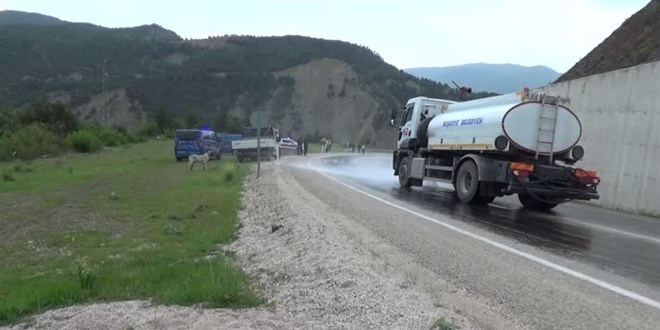 Öğrencilerin bulunduğu minibüs ile otomobil çarpıştı: 2 ölü