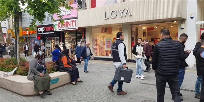 Apartman görevlisi su basan odada ölü bulundu