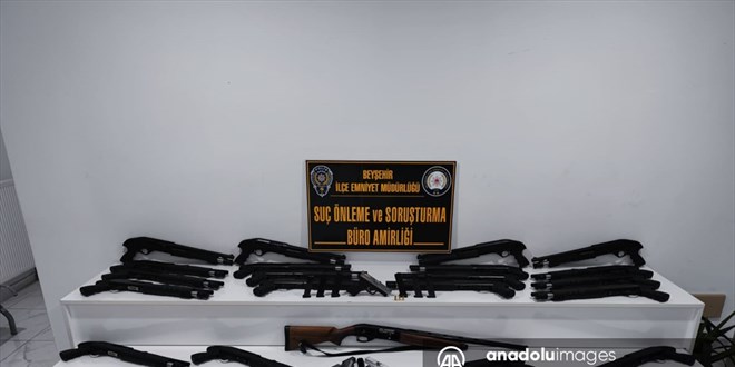 Kargoyla gönderilmek istenen 20 ruhsatsız pompalı tüfek ele geçirildi