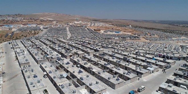 Türkiye'den giden Suriyeliler için 240 bin konut yapılacak