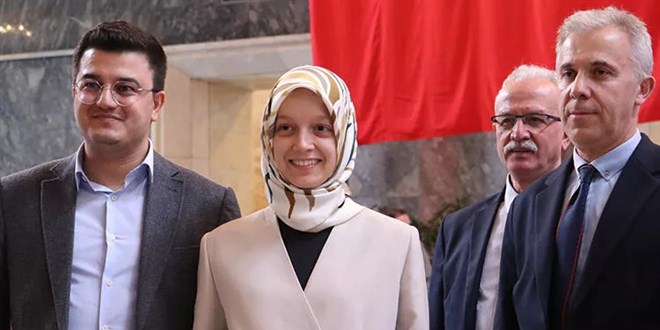 Meclis'in en genç milletvekili kaydını yaptırdı