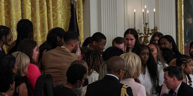 Biden'ın Beyaz Saray'da ağırladığı basketbolcunun bayılması paniğe neden oldu