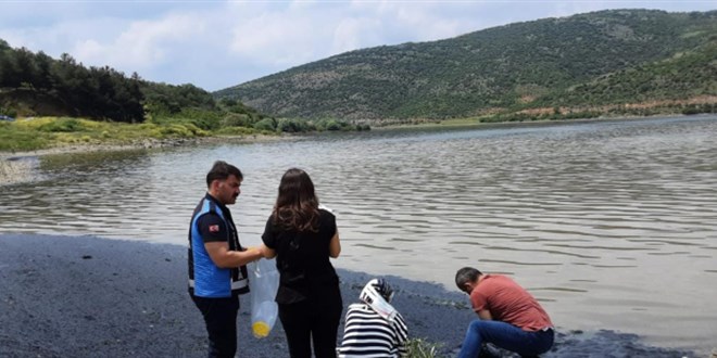 Bursa'da Boğazköy Barajı'nın yüzeyi siyaha büründü