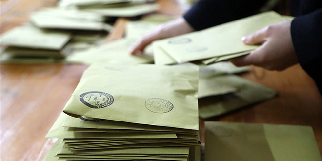Eski CHP İlçe Başkanının 2 zarf attığı sandıkta tutanak tutuldu