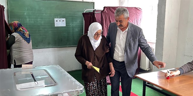 110 yaşında sandığa gitti