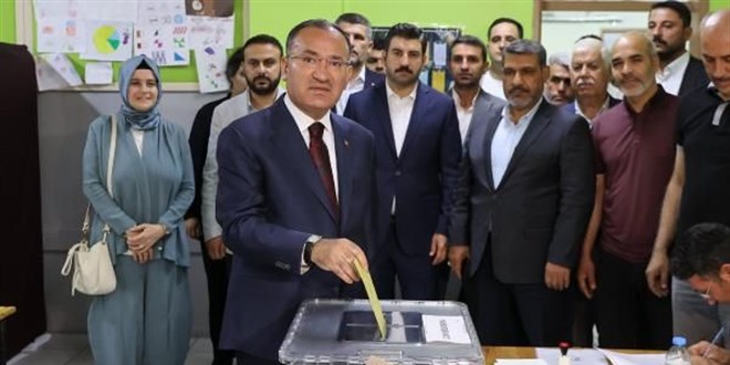 Bakan Bozdağ'ın oy kullandığı sandıktan Erdoğan çıktı