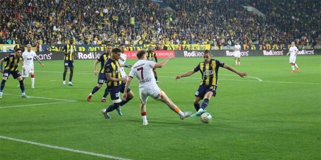 Galatasaray, 23. şampiyonluğunu başkentte kazandı