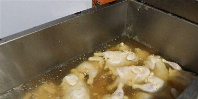 Bozuk etleri çamaşır suyu ile yıkayıp müşterilere yedirdiler