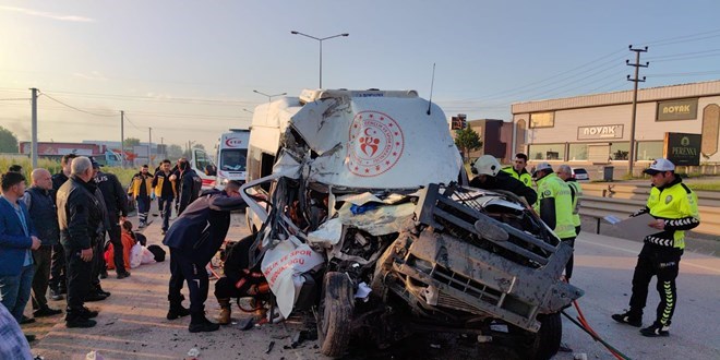 Sporcuları taşıyan servis kaza yaptı: 1 ölü, 16 yaralı