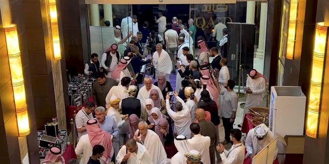 Türkiye'den yola çıkan ilk hac kafilesi Mekke'ye ulaştı
