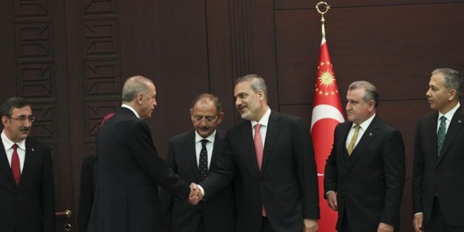 Yeni Dışişleri Bakanı Hakan Fidan'a tebrikler sürüyor