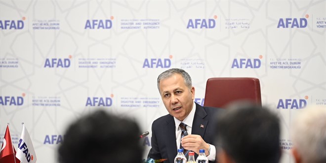 Bakan Yerlikaya, AFAD'da afet yönetimi toplantısına katıldı
